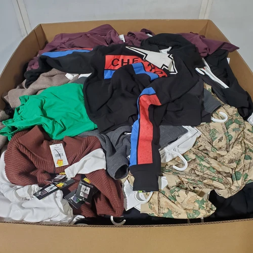 761 units of Clothing & Accessories - MSRP $10,085 - Returns (Lot # 972007)
