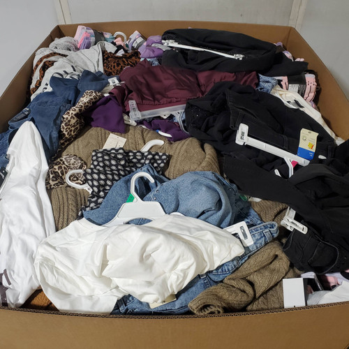 508 units of Clothing & Accessories - MSRP $8,008 - Returns (Lot # 972012)