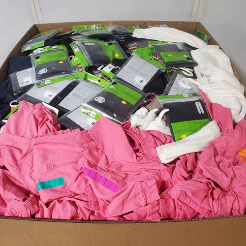 909 units of Clothing & Accessories - MSRP $9,211 - Returns (Lot # 972122)