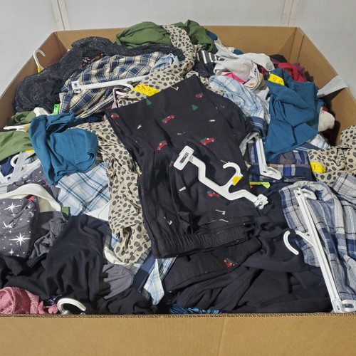 703 units of Clothing & Accessories - MSRP $7,030 - Returns (Lot # 972714)