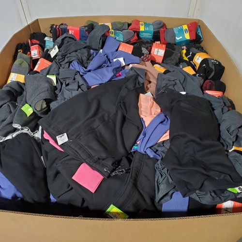 746 units of Clothing & Accessories - MSRP $9,274 - Returns (Lot # 973408)