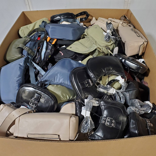 177 units of Luggages & Bags - MSRP $5,323 - Returns (Lot # 973413)