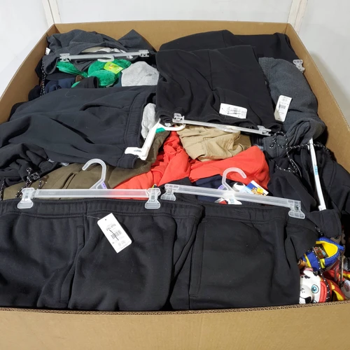 472 units of Clothing & Accessories - MSRP $6,881 - Returns (Lot # 973510)