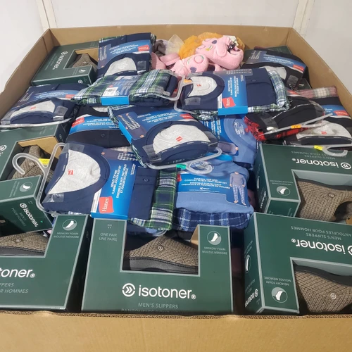 551 units of Clothing & Accessories - MSRP $8,055 - Returns (Lot # 973714)