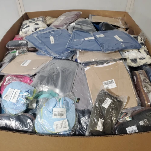 769 units of Clothing & Accessories - MSRP $16,284 - Returns (Lot # 917620)
