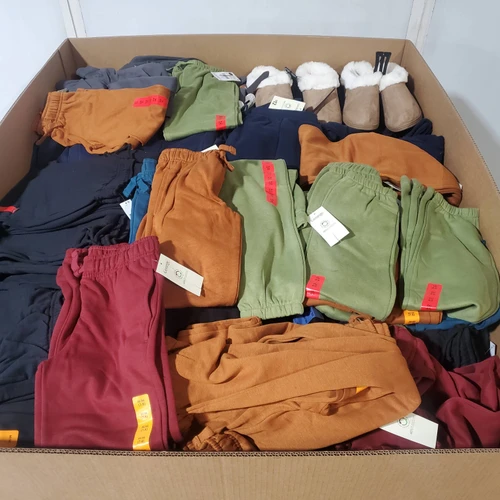 667 units of Clothing & Accessories - MSRP $9,673 - Returns (Lot # 974110)