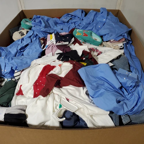 559 units of Clothing & Accessories - MSRP $7,918 - Returns (Lot # 974217)