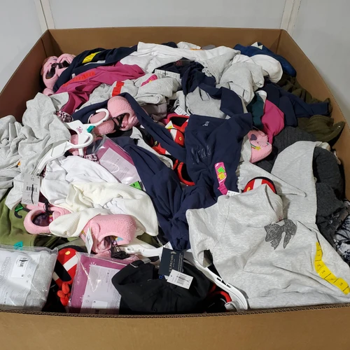 567 units of Clothing & Accessories - MSRP $8,837 - Returns (Lot # 974305)