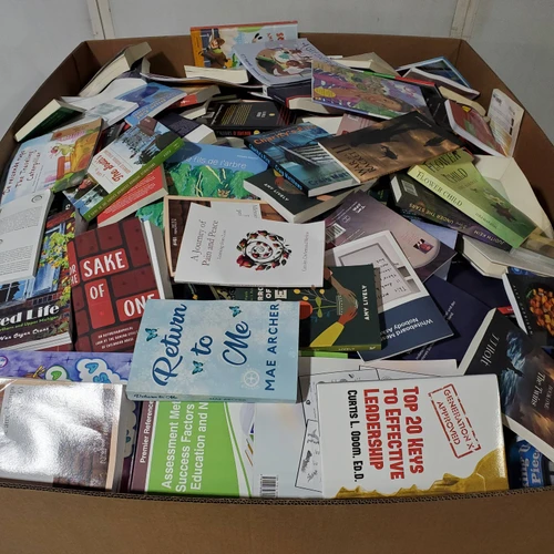 1107 units of Books - MSRP $40,547 - Returns (Lot # 918514)