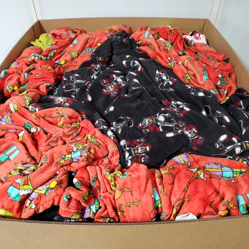 546 units of Clothing & Accessories - MSRP $9,014 - Returns (Lot # 974405)