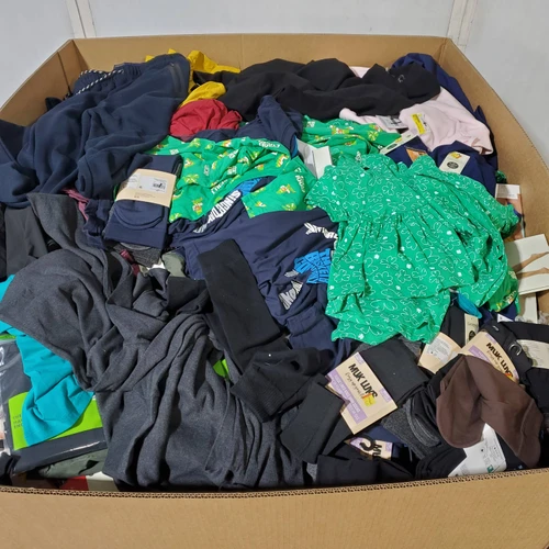 611 units of Clothing & Accessories - MSRP $10,277 - Returns (Lot # 974420)