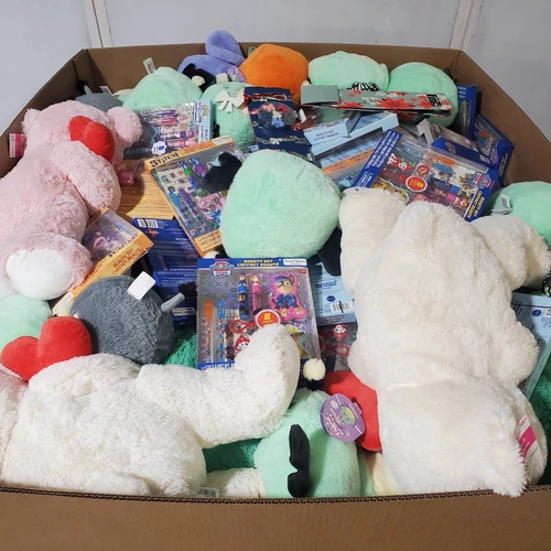 811 units of Holidays & Party - MSRP $4,206 - Returns (Lot # 974504)