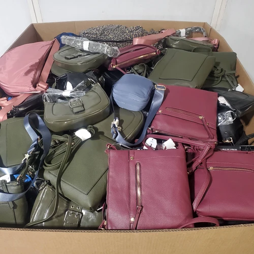 244 units of Luggages & Bags - MSRP $6,440 - Returns (Lot # 970709)