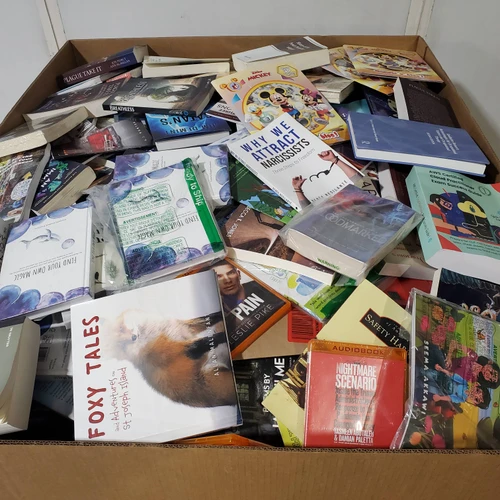 959 units of Books - MSRP $45,370 - Returns (Lot # 916605)