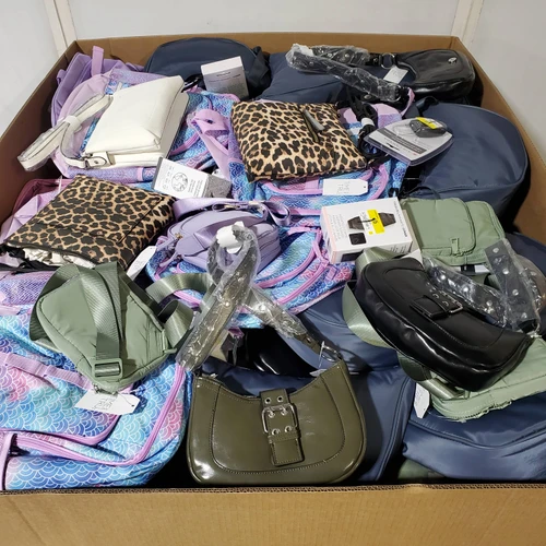 198 units of Luggages & Bags - MSRP $5,962 - Returns (Lot # 974713)