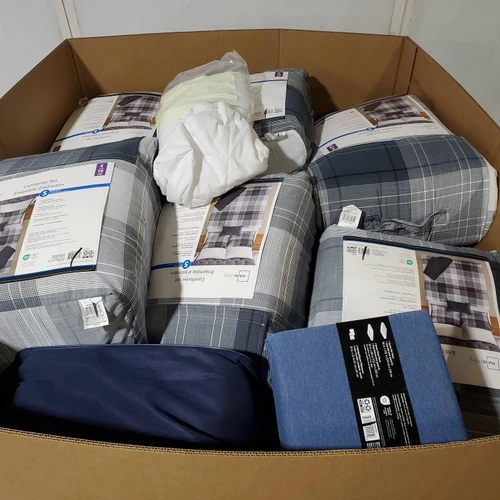 56 units of Bedding - MSRP $1,983 - Returns (Lot # 975906)