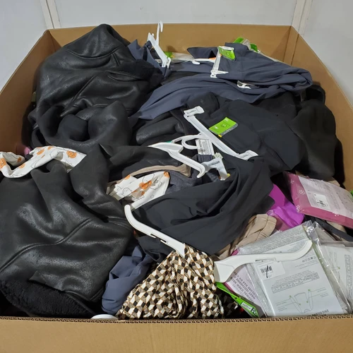 493 units of Clothing & Accessories - MSRP $8,967 - Returns (Lot # 976022)