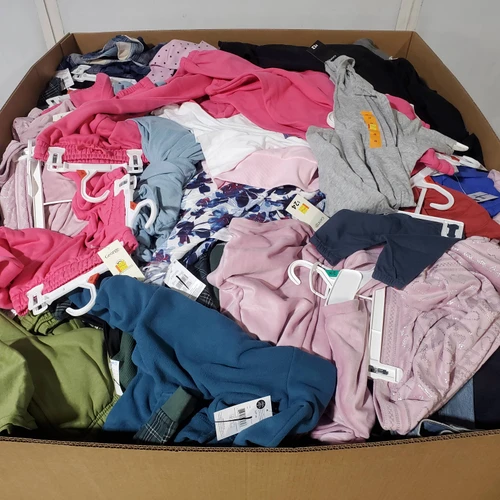 700 units of Clothing & Accessories - MSRP $10,020 - Returns (Lot # 977315)