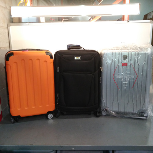 15 Units of Luggages & Travel Bags - MSRP 2335$ - Returns