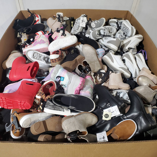 335 units of Shoes (pair) - MSRP $8,443 - Returns (Lot # 976220)