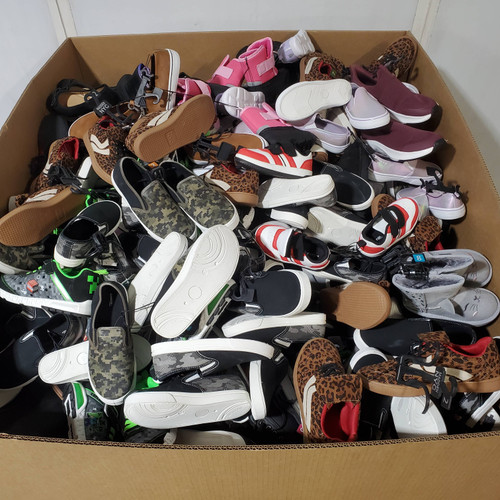 299 units of Shoes (pair) - MSRP $5,980 - Returns (Lot # 977805)