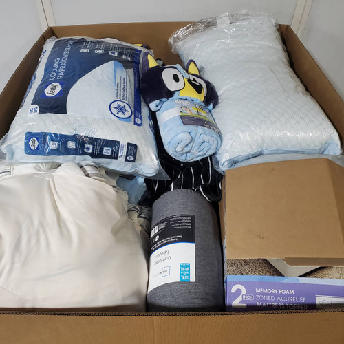 77 units of Bedding - MSRP $2,608 - Returns (Lot # 977808)