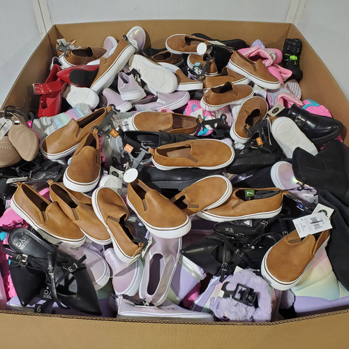 334 units of Shoes (pair) - MSRP $8,767 - Returns (Lot # 977810)