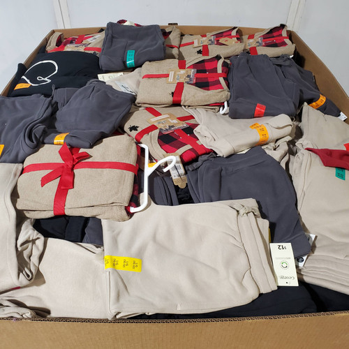 628 units of Clothing & Accessories - MSRP $9,254 - Returns (Lot # 979416)