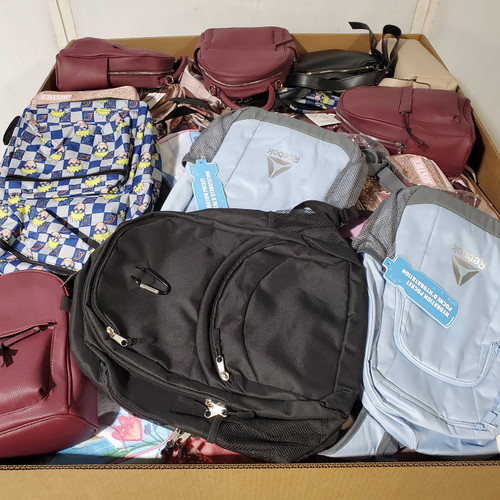 228 units of Luggages & Bags - MSRP $6,032 - Returns (Lot # 977008)