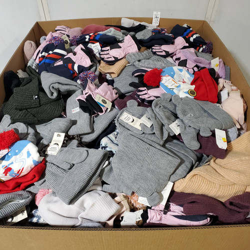 1076 units of Winter Accessories - MSRP $13,462 - Returns (Lot # 979502)