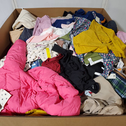 630 units of Clothing & Accessories - MSRP $8,007 - Returns (Lot # 980006)
