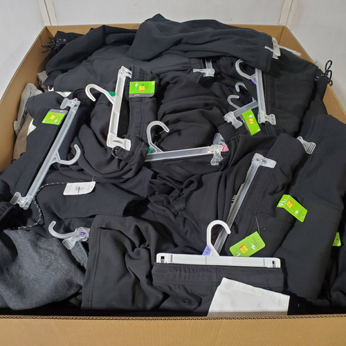 762 units of Clothing & Accessories - MSRP $10,020 - Returns (Lot # 980103)