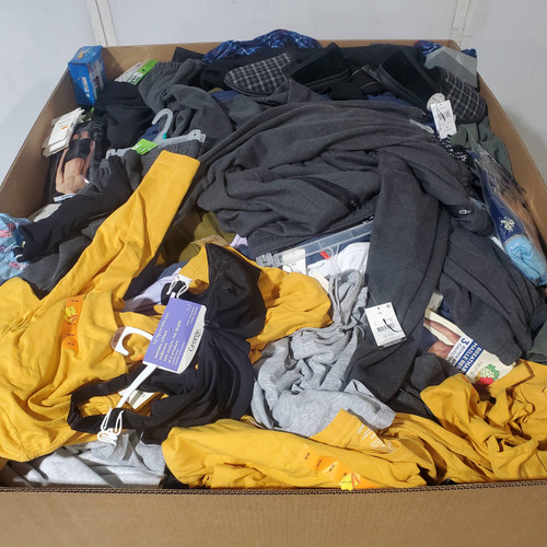 596 units of Clothing & Accessories - MSRP $9,328 - Returns (Lot # 982508)