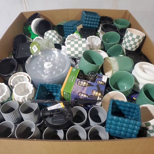 336 units of Garden & Accessories - MSRP $3,716 - Returns (Lot # 982502)
