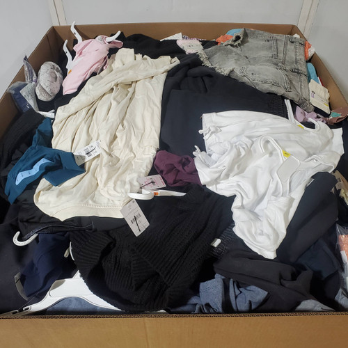542 units of Clothing & Accessories - MSRP $8,216 - Returns (Lot # 982521)