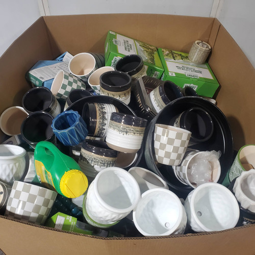 218 units of Garden & Accessories - MSRP $2,973 - Returns (Lot # 983605)