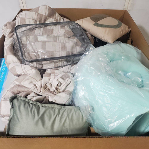 41 units of Bedding - MSRP $1,474 - Returns (Lot # 984602)