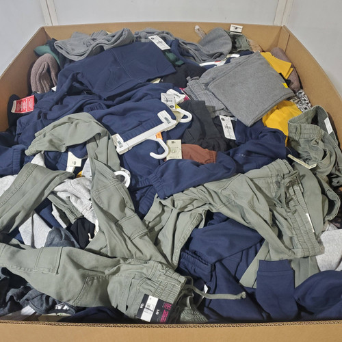 638 units of Clothing & Accessories - MSRP $7,395 - Returns (Lot # 984607)