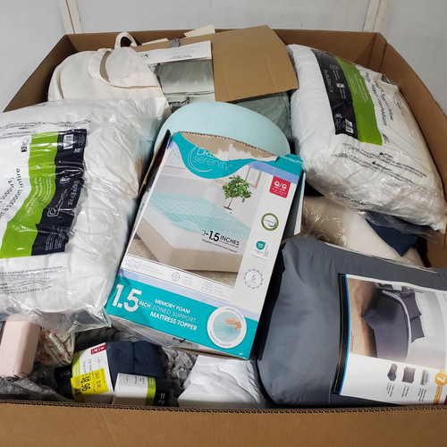 54 units of Bedding - MSRP $1,922 - Returns (Lot # 985323)