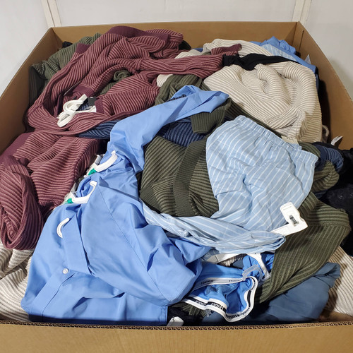 663 units of Clothing & Accessories - MSRP $8,940 - Returns (Lot # 985614)