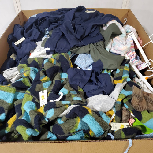 527 units of Clothing & Accessories - MSRP $9,669 - Returns (Lot # 985702)