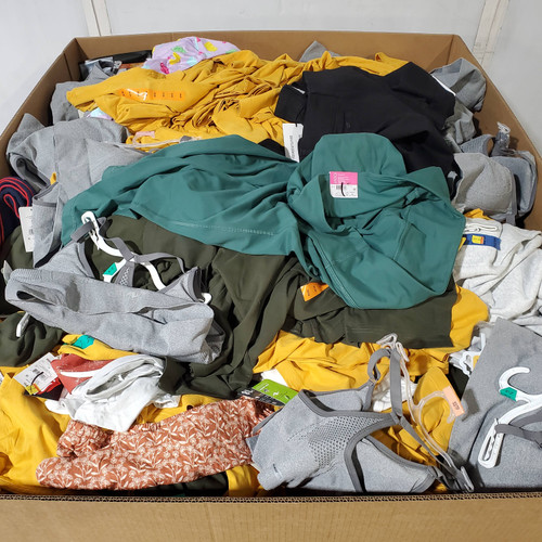 687 units of Clothing & Accessories - MSRP $7,996 - Returns (Lot # 986324)