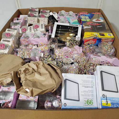 300 units of Home Products - MSRP $3,298 - Returns (Lot # 986410)