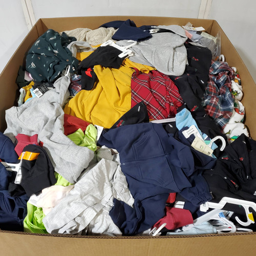 690 units of Clothing & Accessories - MSRP $8,333 - Returns (Lot # 986507)