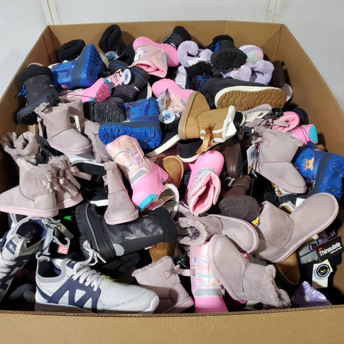 252 units of Shoes (pair) - MSRP $6,313 - Returns (Lot # 986902)