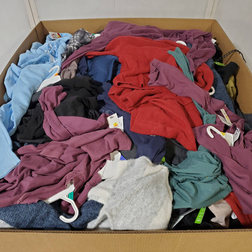 467 units of Clothing & Accessories - MSRP $8,877 - Returns (Lot # 988108)