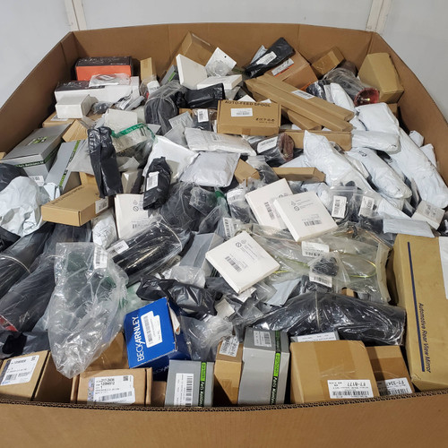 727 units of Auto Parts - MSRP $7,270 - Like New (Lot # 975312)