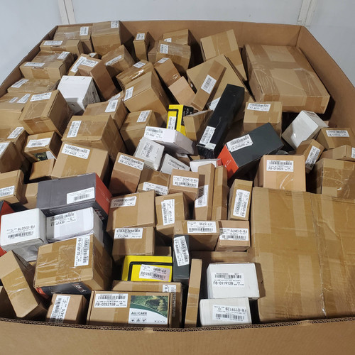 674 units of Auto Parts - MSRP $6,740 - Like New (Lot # 975315)