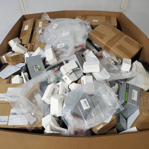 553 units of Auto Parts - MSRP $5,530 - Like New (Lot # 975318)