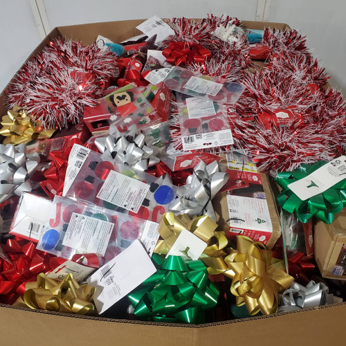 656 units of Christmas - MSRP $4,317 - Returns (Lot # 996206)
